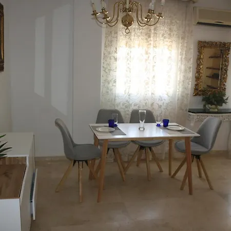 Apartment Top Center *