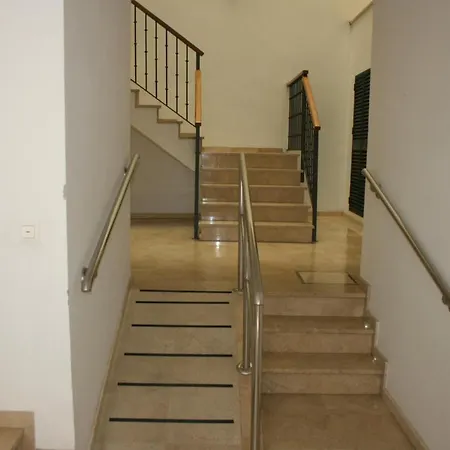 Apartment Top Center